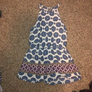 Adorable patterned romper!! Great Condition!